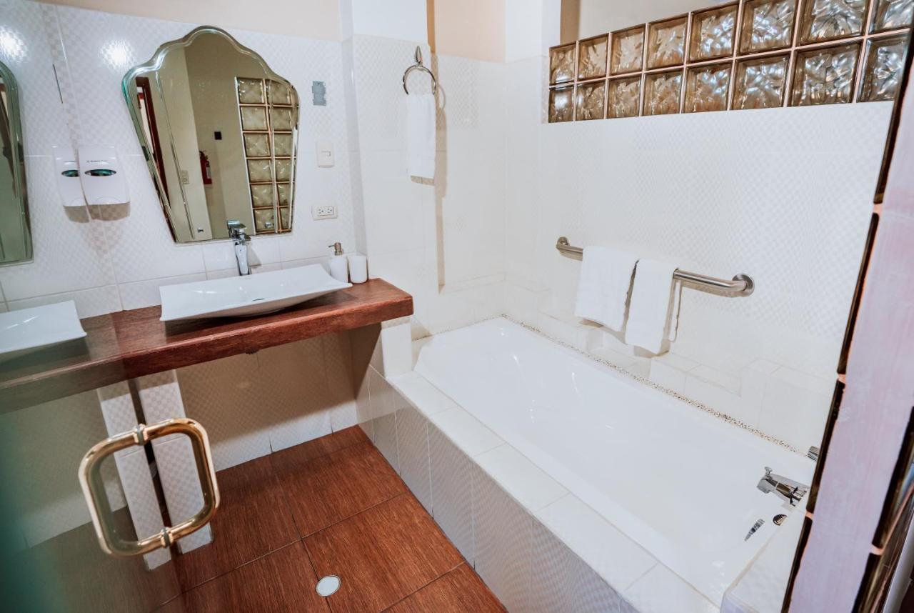 Hotel Palace Galapagos Puerto Ayora  Ngoại thất bức ảnh