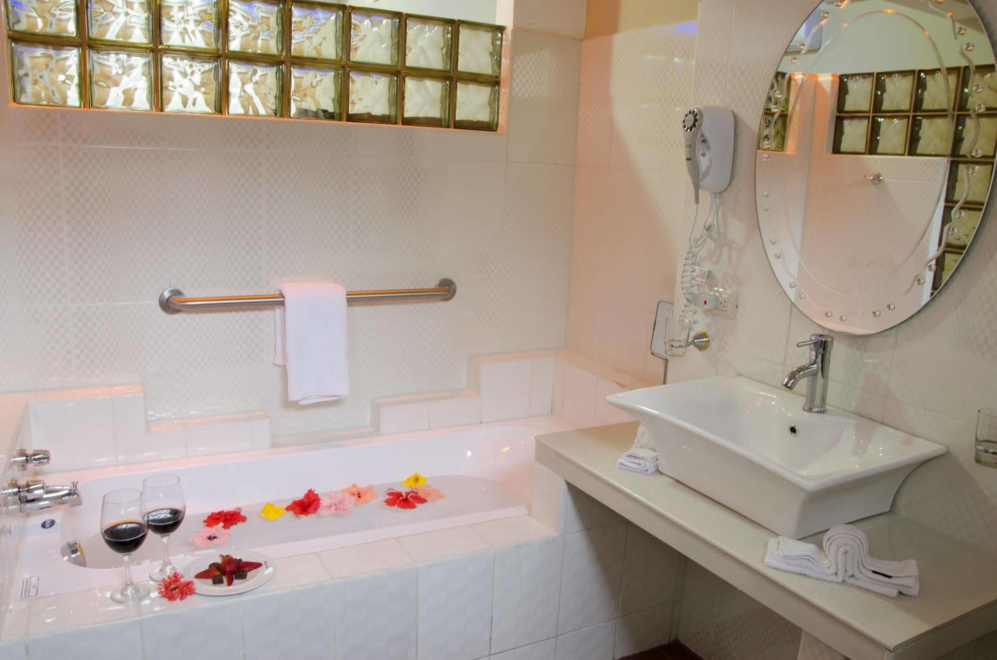 Hotel Palace Galapagos Puerto Ayora  Ngoại thất bức ảnh